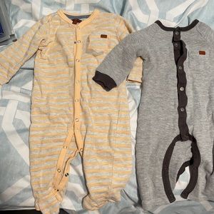 Bundle of 2 - 7 for all mankind pjs
